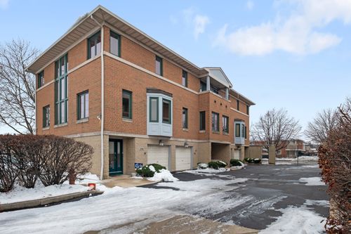 3806 W Devon Ave, Lincolnwood, IL, 60712-1030 | Card Image