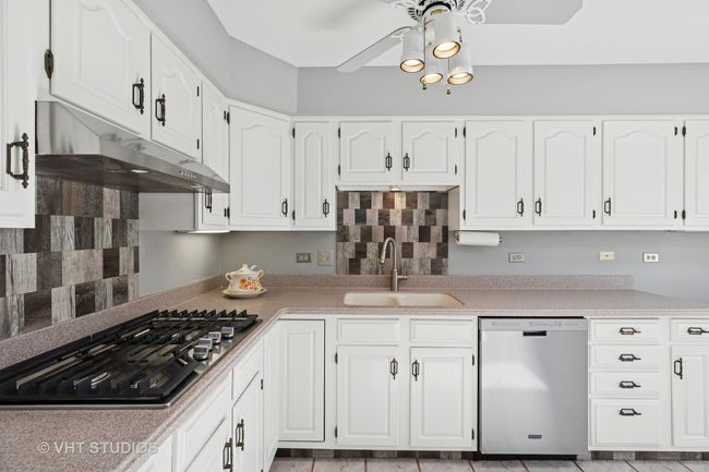 10428 Morningside Ct, Townhouse with 2 bedrooms, 3 bathrooms and 2 parking in Orland Park IL | Image 9