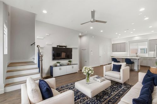 unit-7-4914 Live Oak St, Dallas, TX, 75206-8872 | Card Image