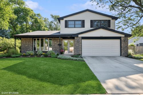 3307 N Page St, Arlington Heights, IL, 60004-1640 | Card Image