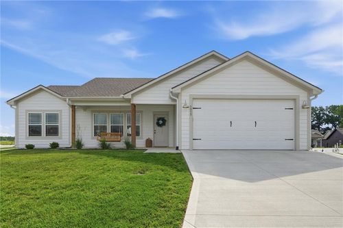 1315 Ne Redwood Ln, Oak Grove, MO, 64075-5500 | Card Image