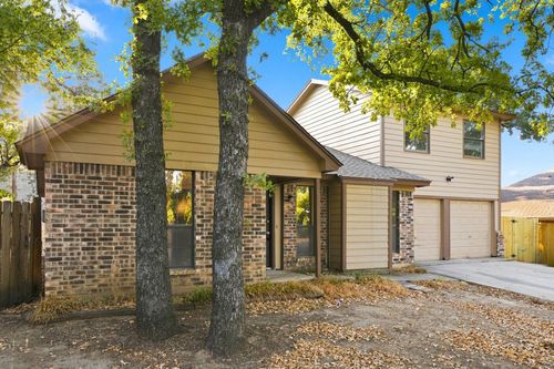 721 Timberoaks Dr, Azle, TX, 76020-4832 | Card Image