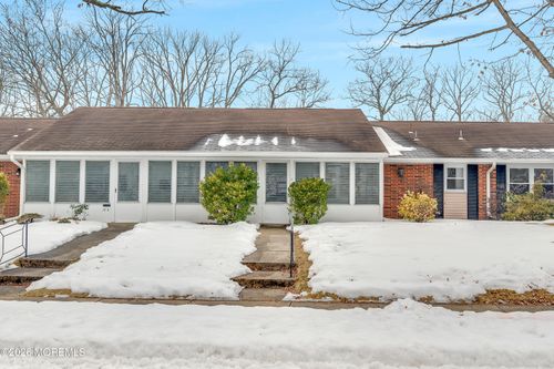 111B Edinburgh Ln, Lakewood, NJ, 08701-6340 | Card Image