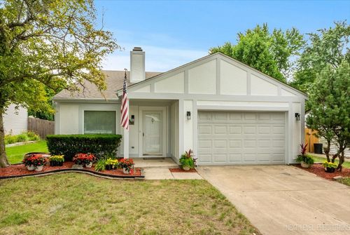2S467 Cherice Dr, Warrenville, IL, 60555-1303 | Card Image