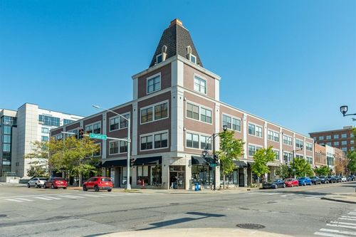207-400 E Locust St, Des Moines, IA, 50309-1929 | Card Image
