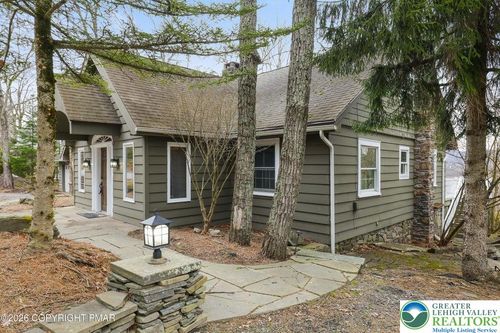 2135 Laurel Ln, Cresco, PA, 18326 | Card Image