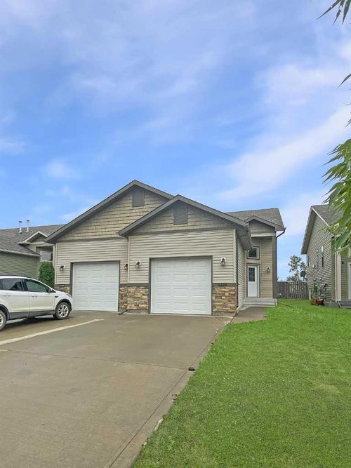 11225 69 Ave, Grande Prairie, AB, T8W0E1 | Card Image