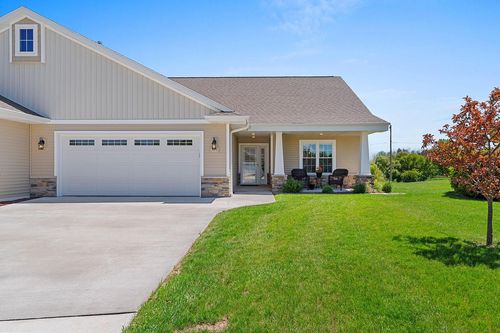 525 Mapleleaf Court, Manitowoc, WI, 54220 | Card Image