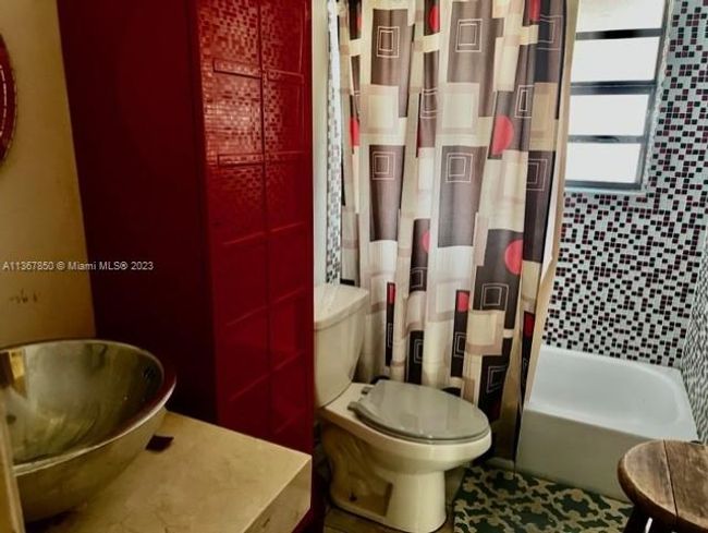 665 Ne 178th St, House other with 3 bedrooms, 2 bathrooms and null parking in Miami FL | Image 15