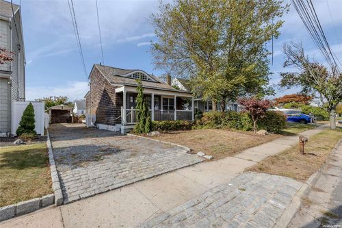 240 East Dr, Copiague, NY, 11726-5106 | Card Image