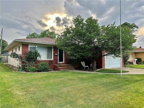 7332 Beresford Ave, Parma, OH, 44130-5060 | Card Image