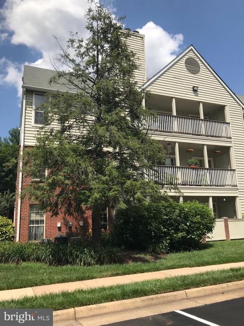 2038-12151 Penderview Ln, FAIRFAX, VA, 22033-5206 | Card Image