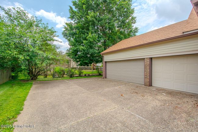 9010 Green Garden Ct, House other with 3 bedrooms, 2 bathrooms and null parking in Louisville KY | Image 44