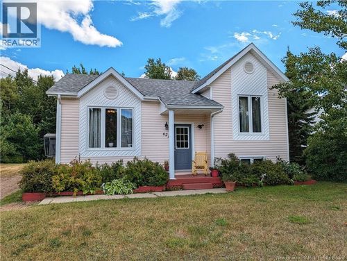 622 Rue Pascal, Tracadie-Sheila, NB, E1X1B5 | Card Image