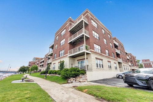 304b-118 S Washington Street, GREEN BAY, WI, 54301 | Card Image