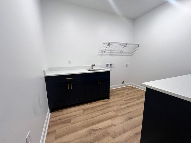 31 Laundry Room | Image 32