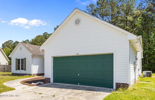 220 Stone Point Ln, Jacksonville, NC, 28540-9166 | Card Image