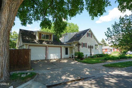 1300 3rd Street N, Bismarck, ND, 58501 | Card Image