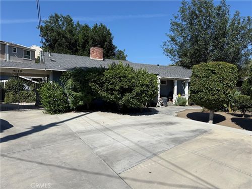 9020 Kester Ave, Panorama City, CA, 91402-1505 | Card Image