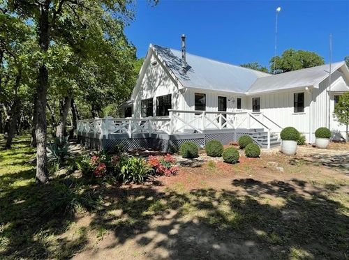 6811 Mockingbird Rd, Flatonia, TX, 78941-5226 | Card Image