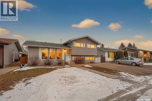 1043 Corman Cres, Moose Jaw, SK, S6H6V5 | Card Image