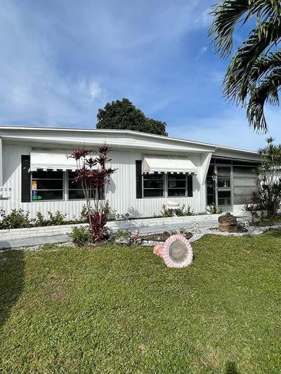 4209 4th Court, House other with 3 bedrooms, 2 bathrooms and null parking in Lantana FL | Image 1