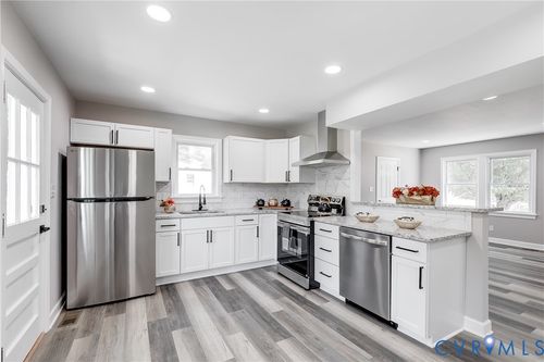 324 S 12th Ave, Hopewell, VA, 23860-3753 | Card Image