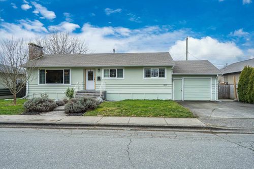 9727 Hazel St, Chilliwack, BC, V2P5P1 | Card Image