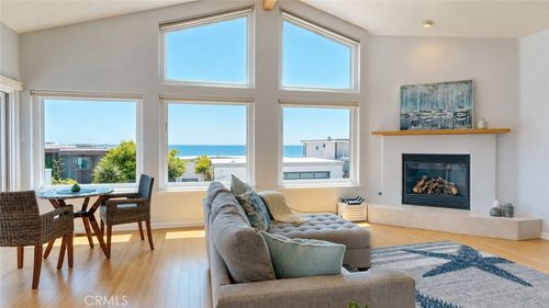 2111 Windsor Blvd, Cambria, CA, 93428 | Card Image