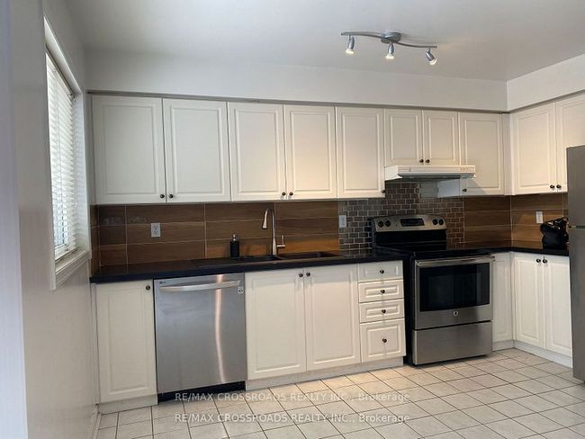 175 - 83 Mondeo Dr, Condo with 2 bedrooms, 3 bathrooms and 1 parking in Scarborough ON | Image 11