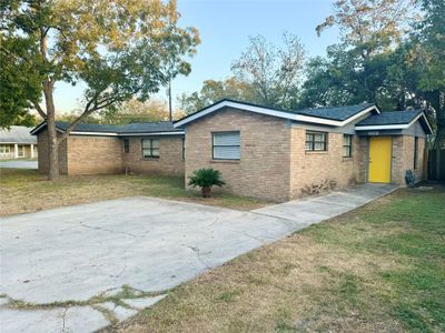 208 Hackberry Street, Home with 0 bedrooms, 0 bathrooms and 4 parking in Lockhart TX | Image 1