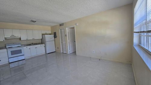2-1290 Ne 142nd St, North Miami, FL, 33161-2572 | Card Image