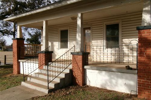 422 W Broadway St, Okeene, OK, 73763-9318 | Card Image
