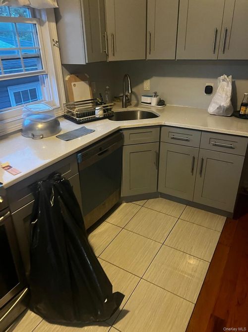 136 Stephens Ave, New York, NY, 10473 | Card Image