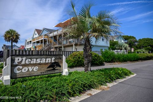 34-34 N Oak Ct, Surf City, NC, 28445-7805 | Card Image