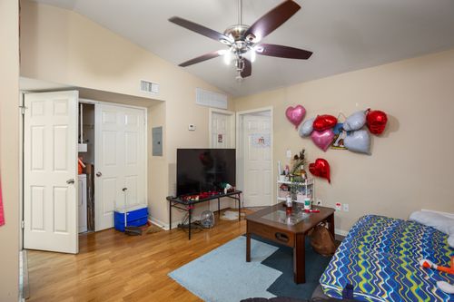 apt-304-501 W 26th St, Austin, TX, 78705-4581 | Card Image