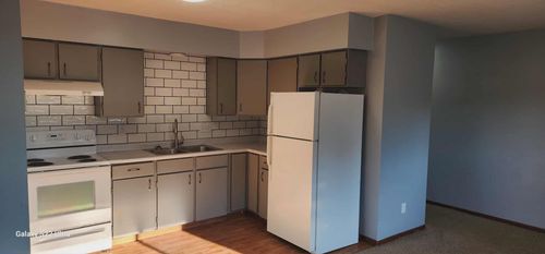 apt-4-102 Lake Ave S, Spicer, MN, 56288-8604 | Card Image