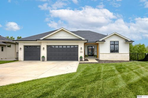 18244 Cheyenne Rd, Omaha, NE, 68136-6480 | Card Image