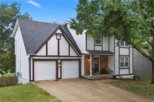 913 E Johnston Cir, Olathe, KS, 66061-6417 | Card Image