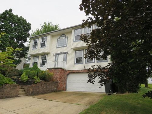 524 Grandshire Dr, Cranberry Township, PA, 16066-6930 | Card Image