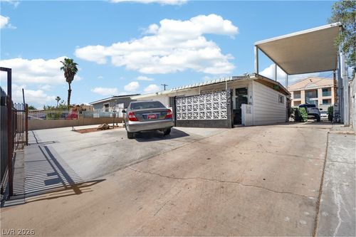 4686 Sheppard Dr, Las Vegas, NV, 89122-6645 | Card Image