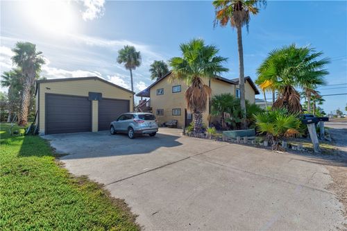 522 W Avenue C, Port Aransas, TX, 78373-4103 | Card Image
