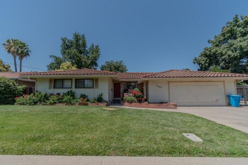 1325 Delone Dr, Yuba City, CA, 95991-6705 | Card Image