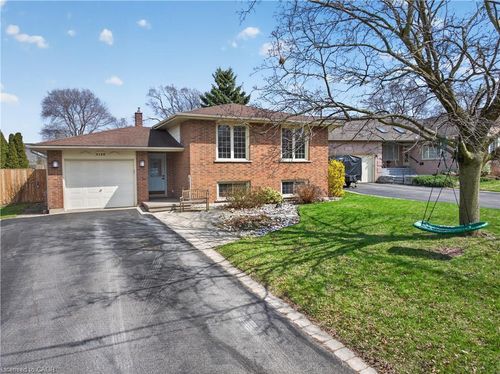 4199 Highland Park Dr, Beamsville, ON, L3J0K3 | Card Image