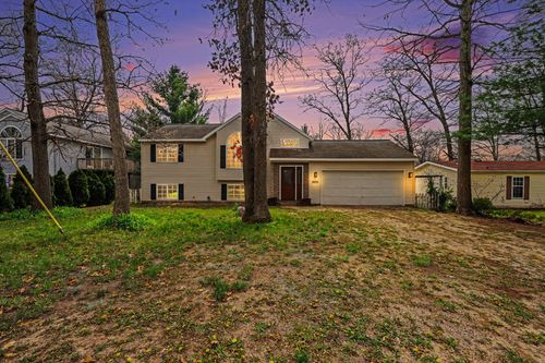 8433 Cochise Dr, Howard City, MI, 49329-9105 | Card Image