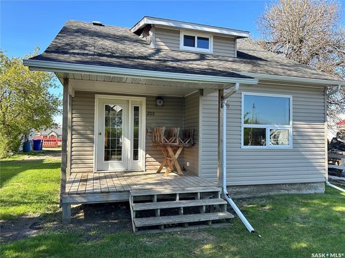 205 Carl Ave E, Langenburg, SK, S0A2A0 | Card Image