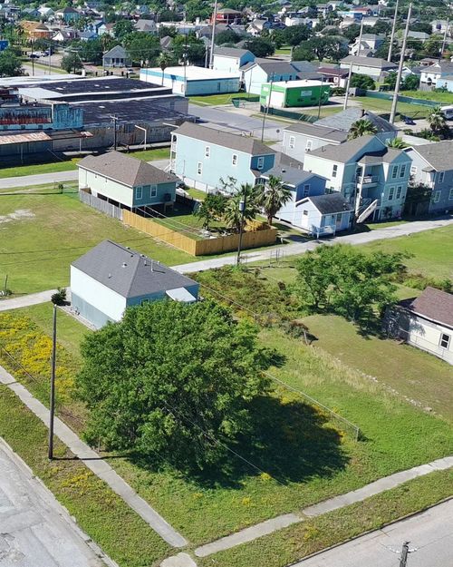 4203 Church St, Galveston, TX, 77550-1167 | Card Image
