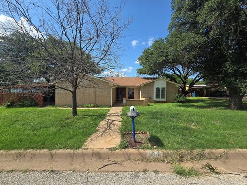 104 Sage Dr, Breckenridge, TX, 76424-1906 | Card Image