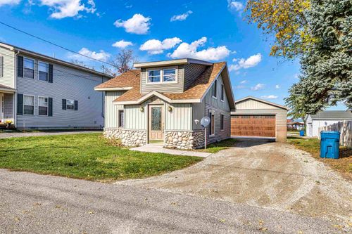 113 Wells St, Houghton Lake Heights, MI, 48630-5086 | Card Image