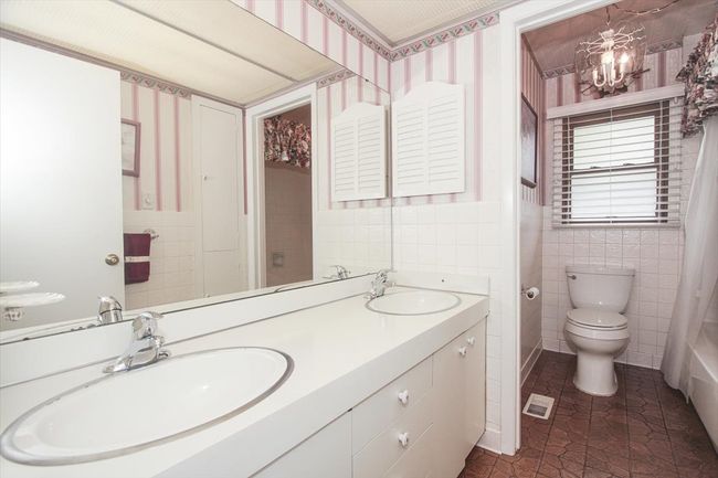 69 Grange Rd, House other with 4 bedrooms, 2 bathrooms and 2 parking in Elk Grove Village IL | Image 13